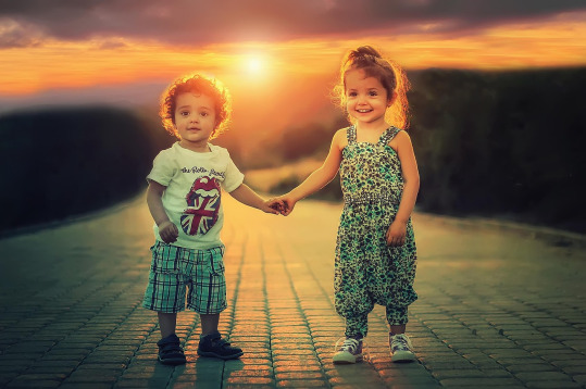 siblings holding hands family love